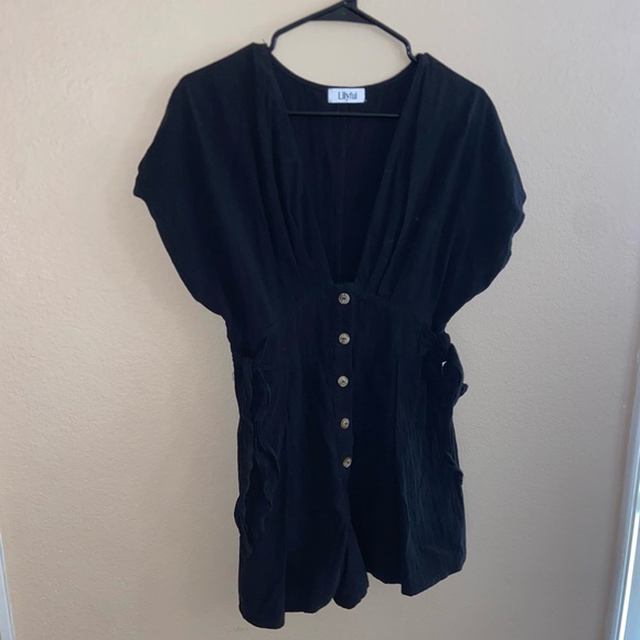 Super cute black Lilyful button front retro short sleeve romper casual fashion - Picture 1 of 12